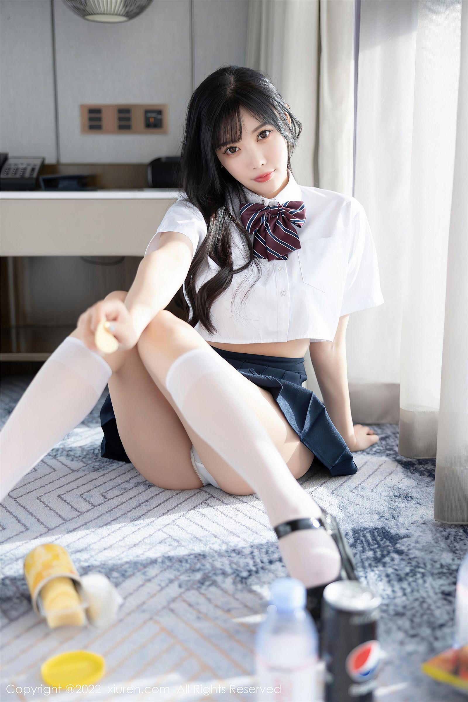 [XIUREN秀人网] 2022.07.26 NO.5338 杨晨晨Yome 制服美臀_p002