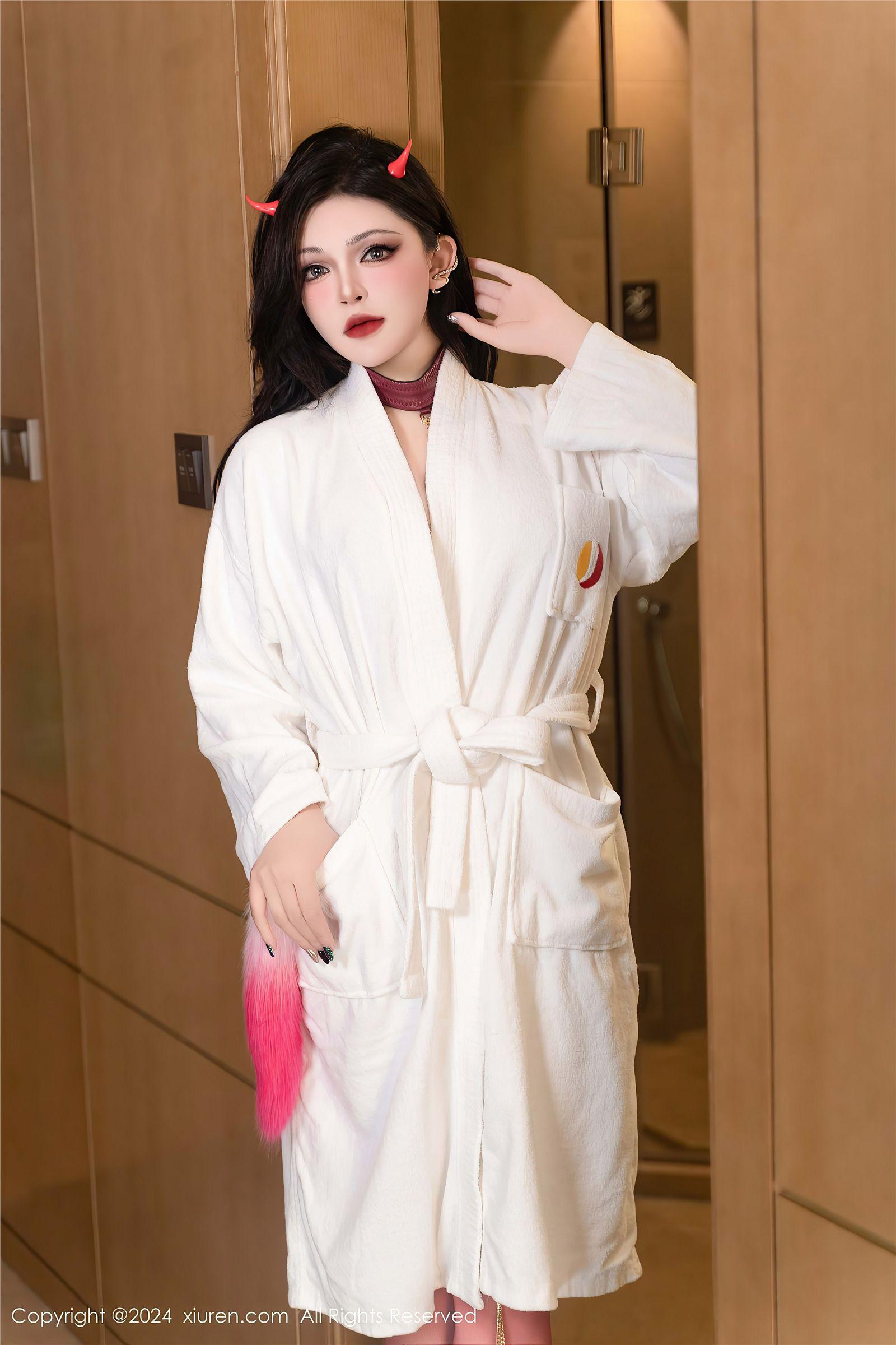 [XIUREN秀人网] 2024.10.28 NO.9352 伊丽莎有点白_p001