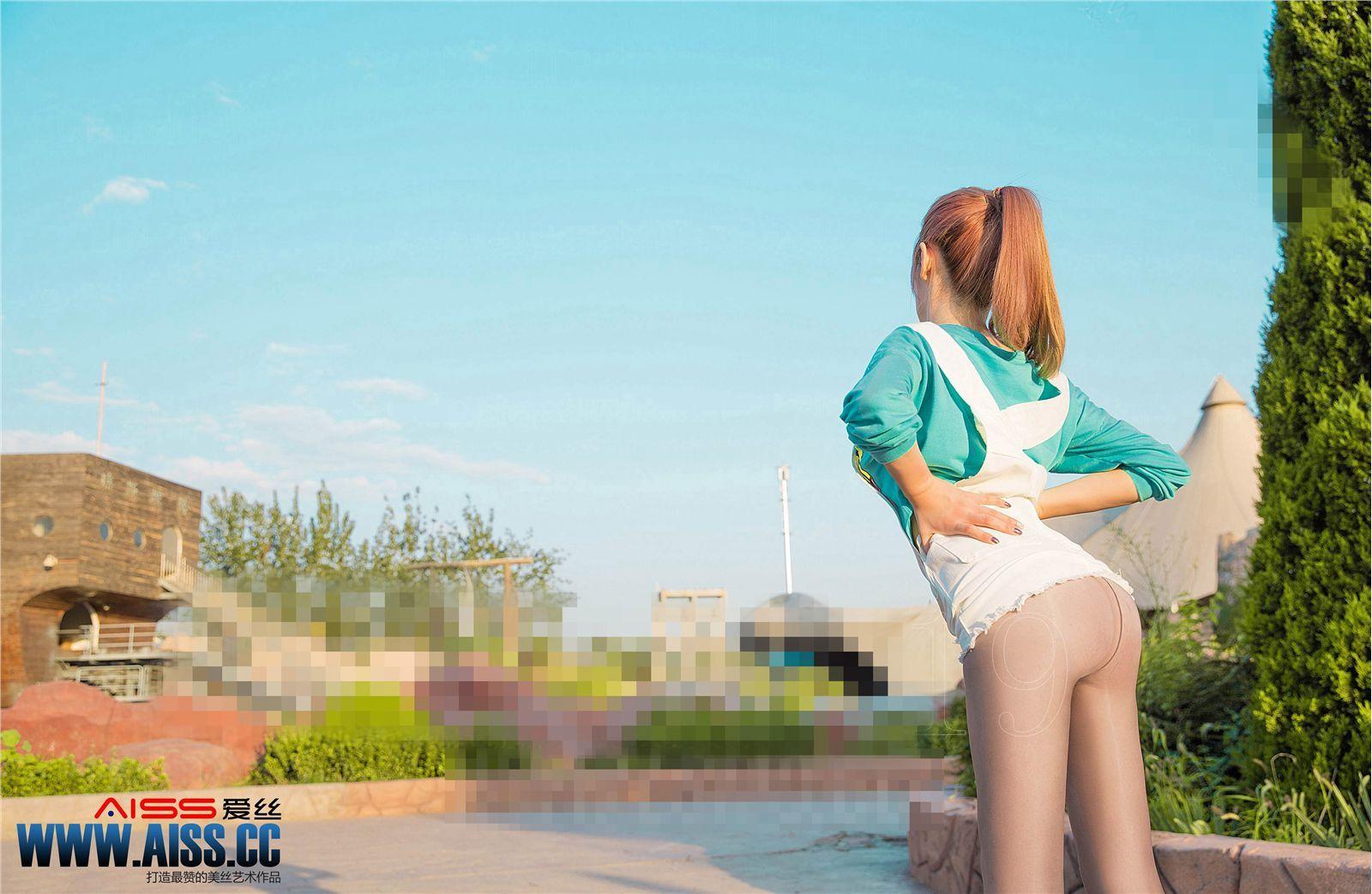 [AISS爱丝钻石] 丝袜美腿外拍 NO.071 何冉的假期2_p036