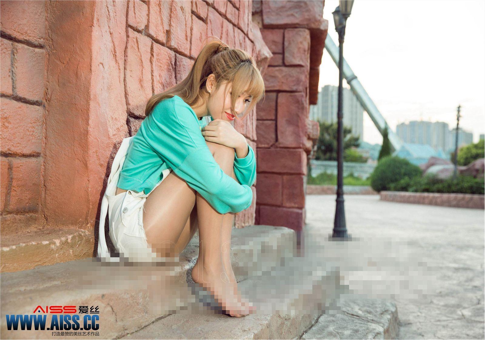 [AISS爱丝钻石] 丝袜美腿外拍 NO.071 何冉的假期2_p068