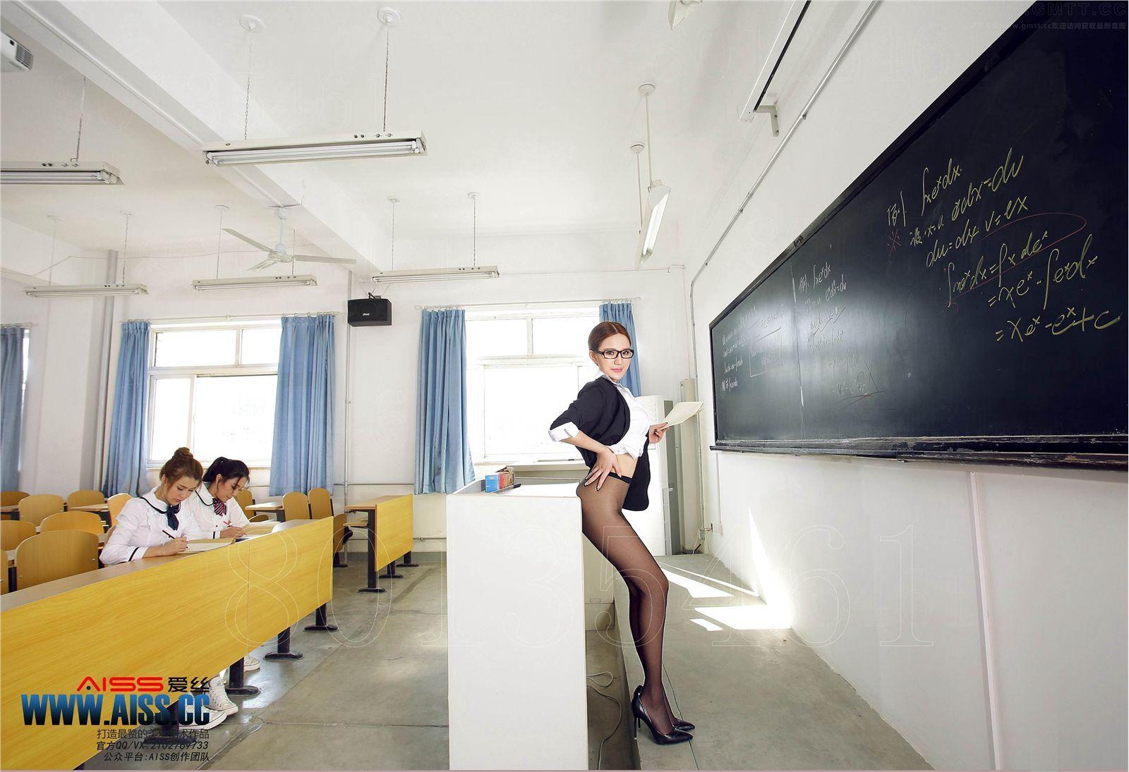 [AISS爱丝钻石] 丝袜美腿外拍 NO.077 美丝学校-课堂猜想_p055