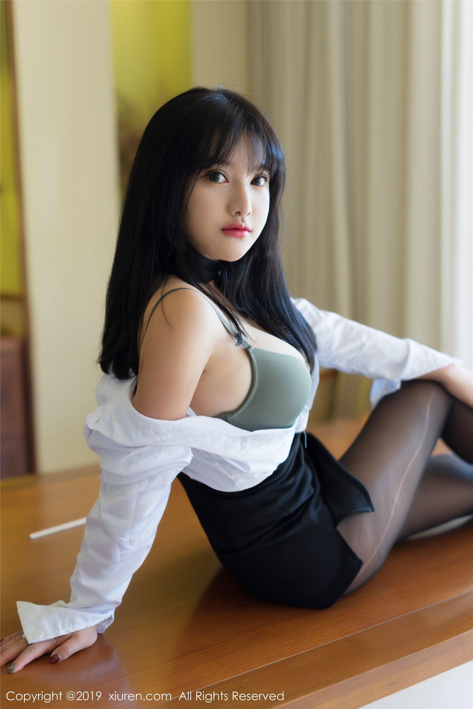 [XIUREN秀人网] 2019.08.28 NO.1653 黑丝_袜的性_感秘书 小尤奈_p002