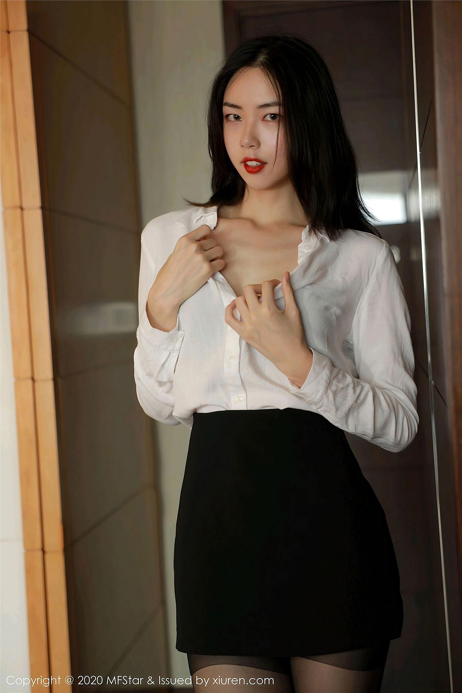 [MFStar模范学院] 2020.08.19 NO.371 噜噜妞儿_p014