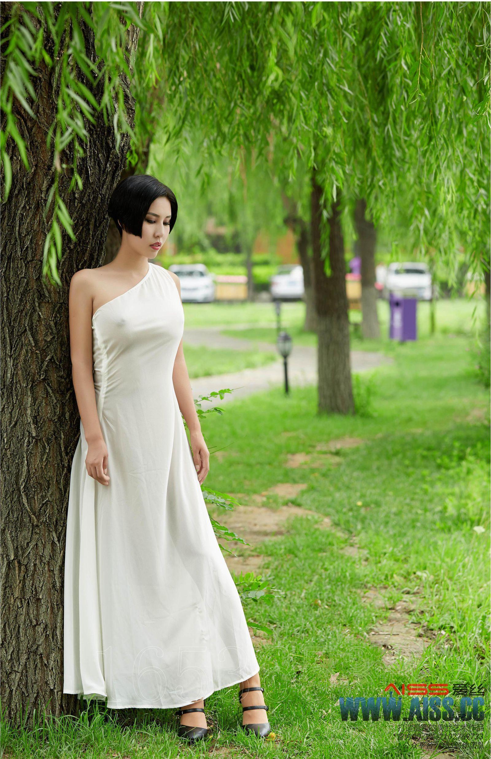 [AISS爱丝钻石] 经典丝袜美腿外拍 美丝灵儿_p024