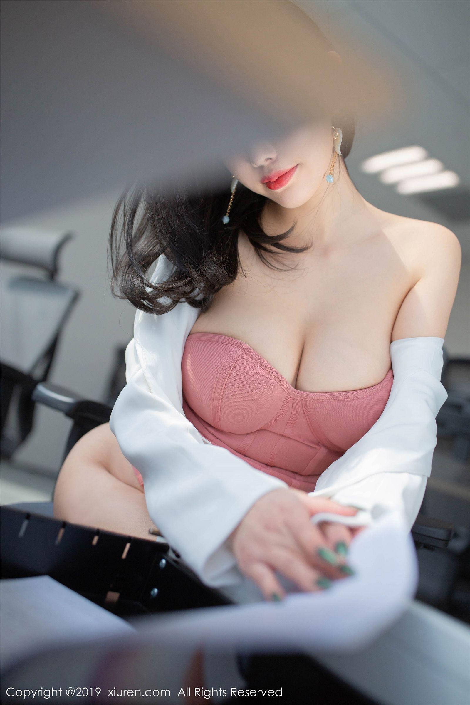 [XIUREN秀人网] 2019.10.21 NO.1743 杨晨晨sugar_p032