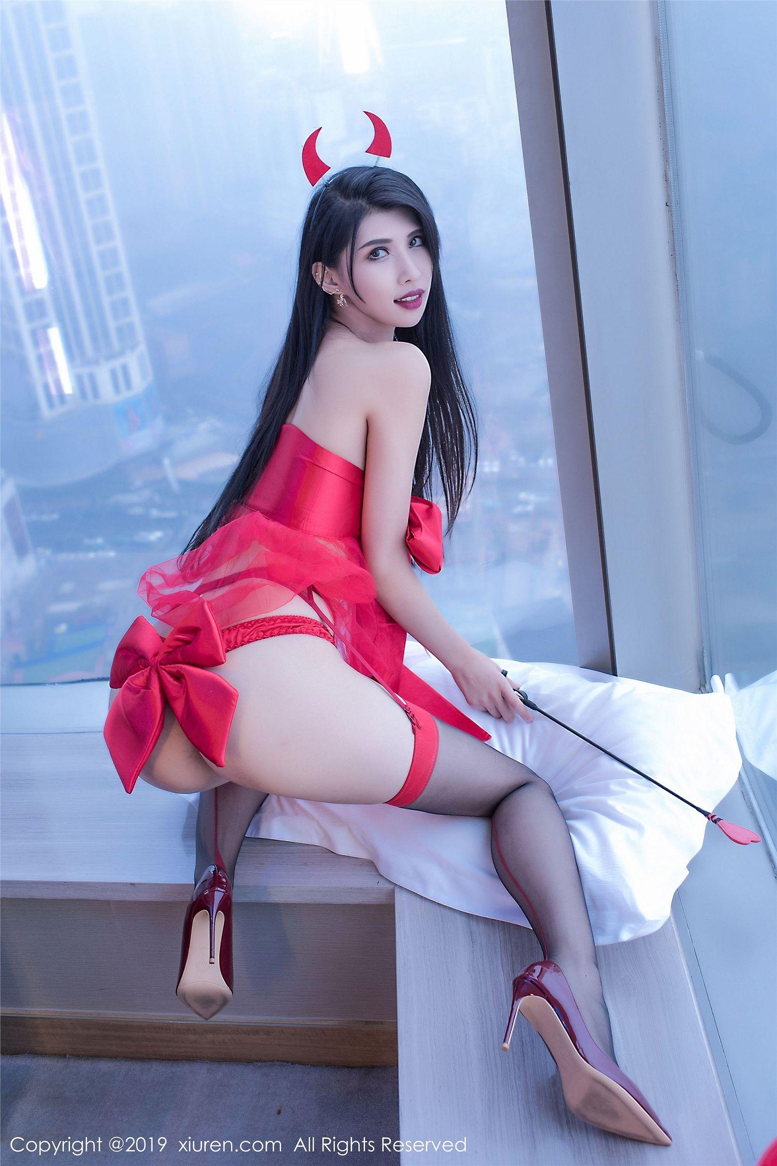[XIUREN秀人网] 2019.12.23 NO.1871 黑色蝴蝶结轻纱圣诞装 葛征Model_p066