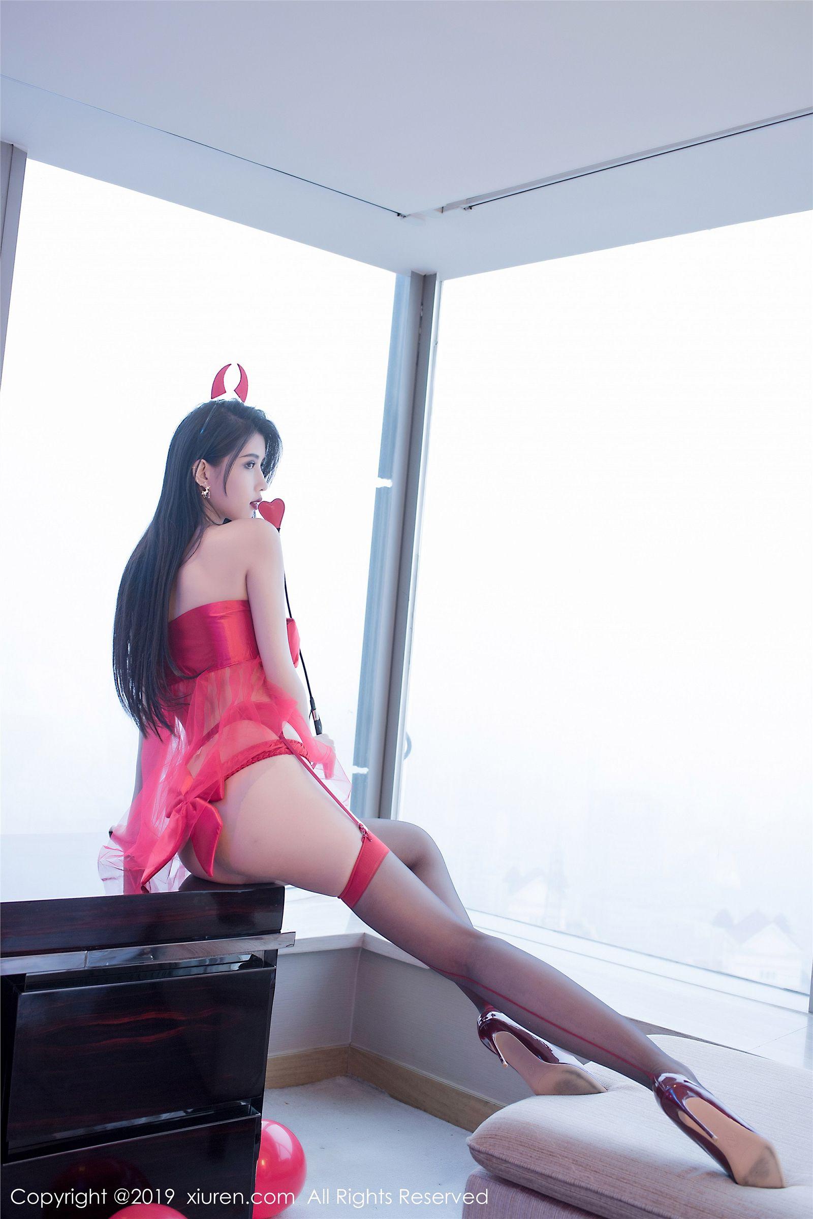 [XIUREN秀人网] 2019.12.23 NO.1871 黑色蝴蝶结轻纱圣诞装 葛征Model_p044