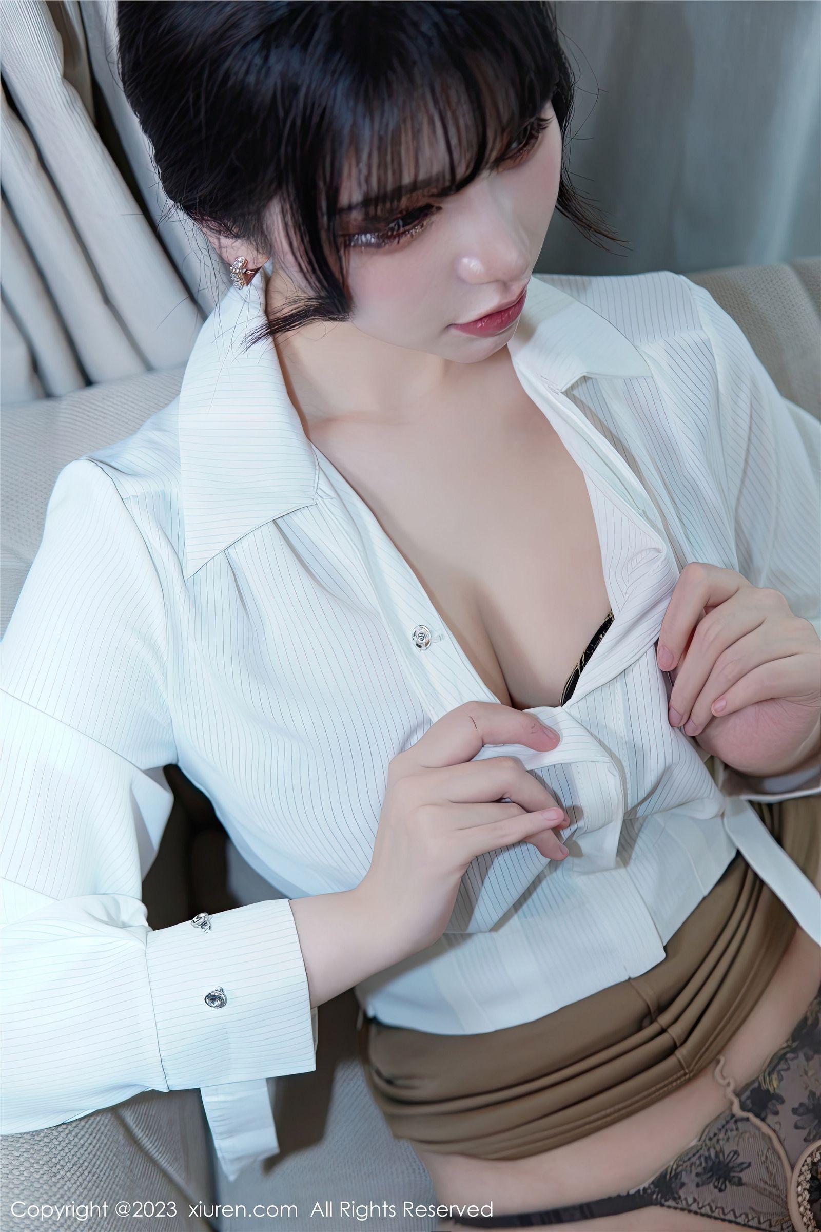 [XIUREN秀人网] 2023.01.10 No.6111 桃桃子_p031