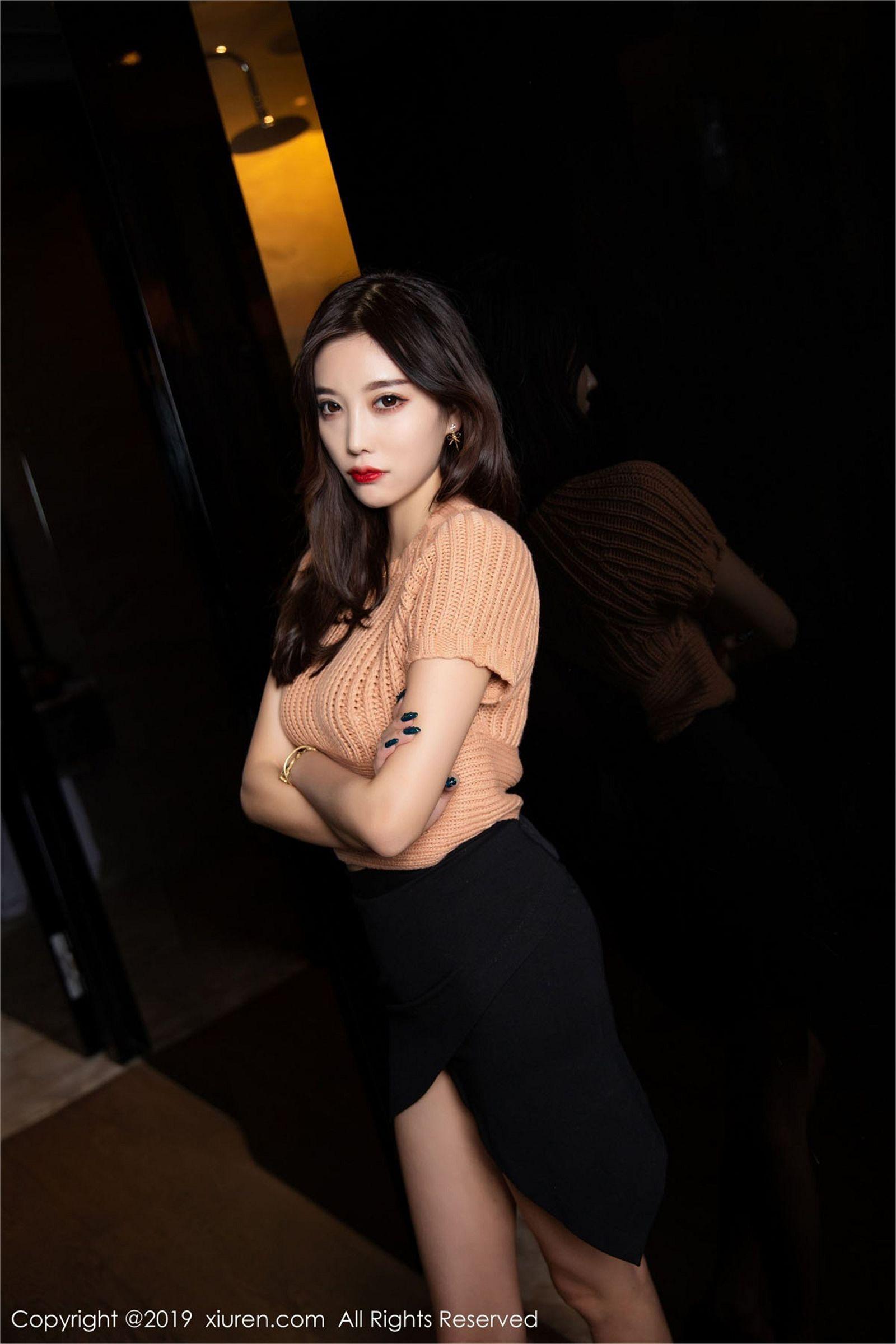 [XIUREN秀人网] 2019.06.25 No.1516 美胸翘臀诱惑 杨晨晨sugar_p045