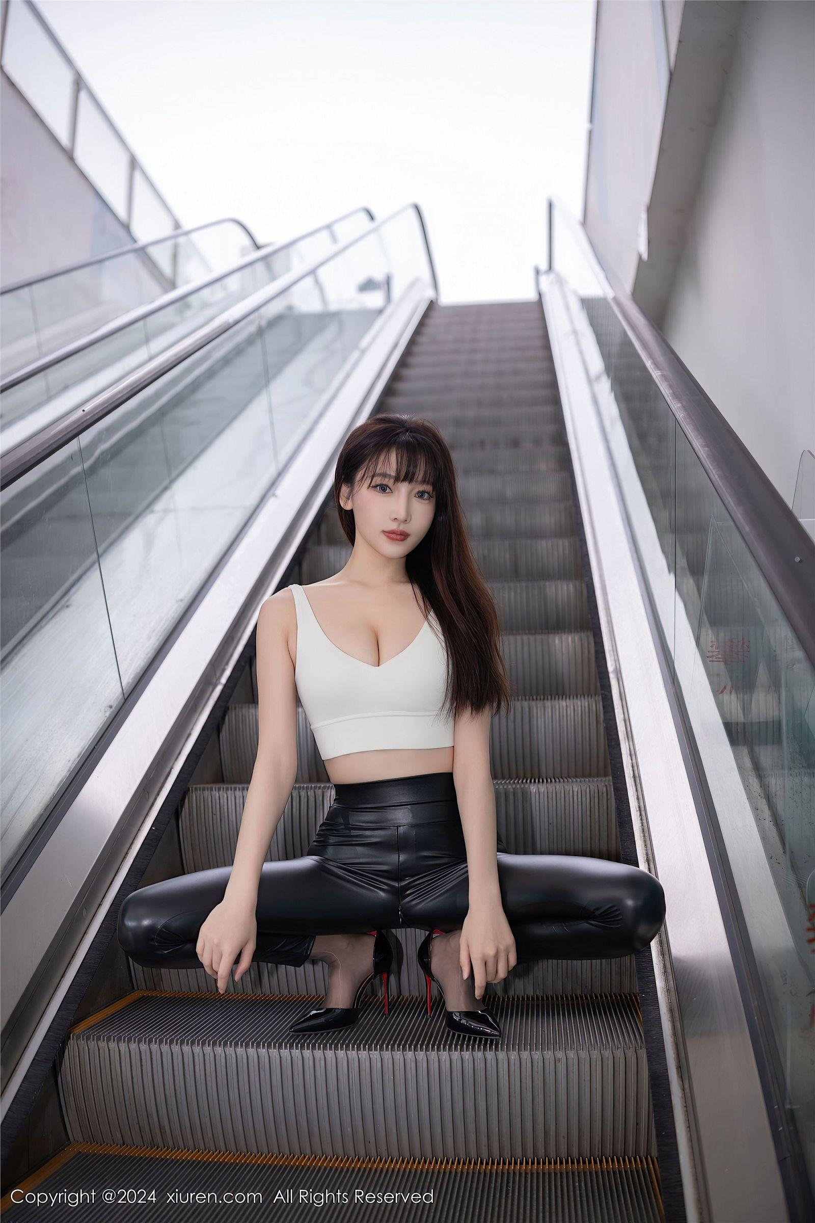 [XIUREN秀人网] 2024.10.31 NO.9377 陆萱萱_p012