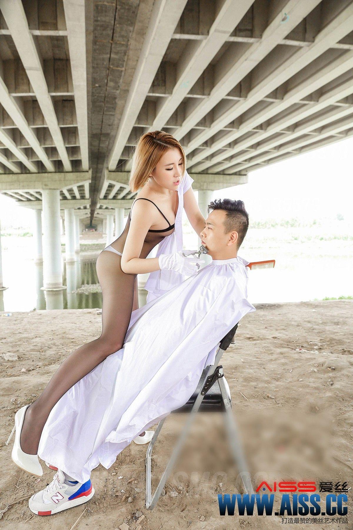 [AISS爱丝钻石] 丝袜美腿外拍 NO.065 美丝发型师_p042