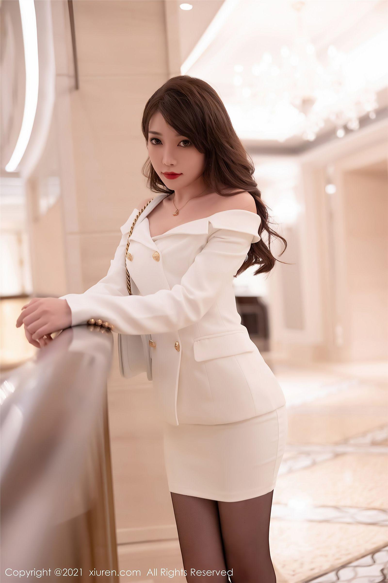 [XIUREN秀人网] 2021.11.04 NO.4169 芝芝Booty_p004
