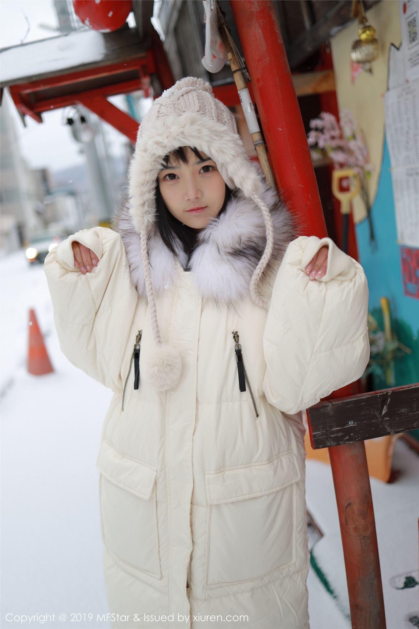 [MFStar模范学院] 2019.12.30 VOL.246 室外冰天雪地街头上 徐微微mia_p056