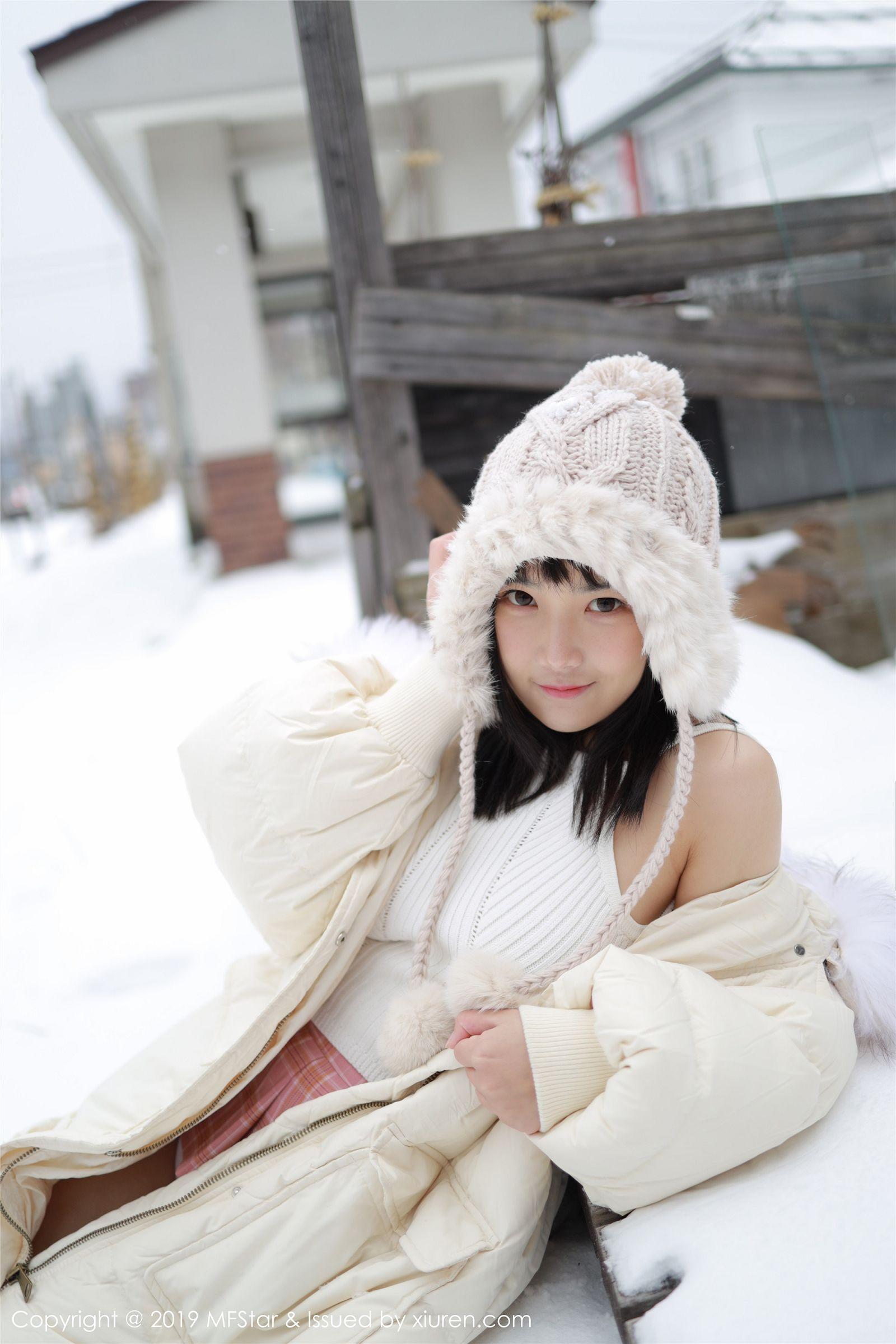 [MFStar模范学院] 2019.12.30 VOL.246 室外冰天雪地街头上 徐微微mia_p011