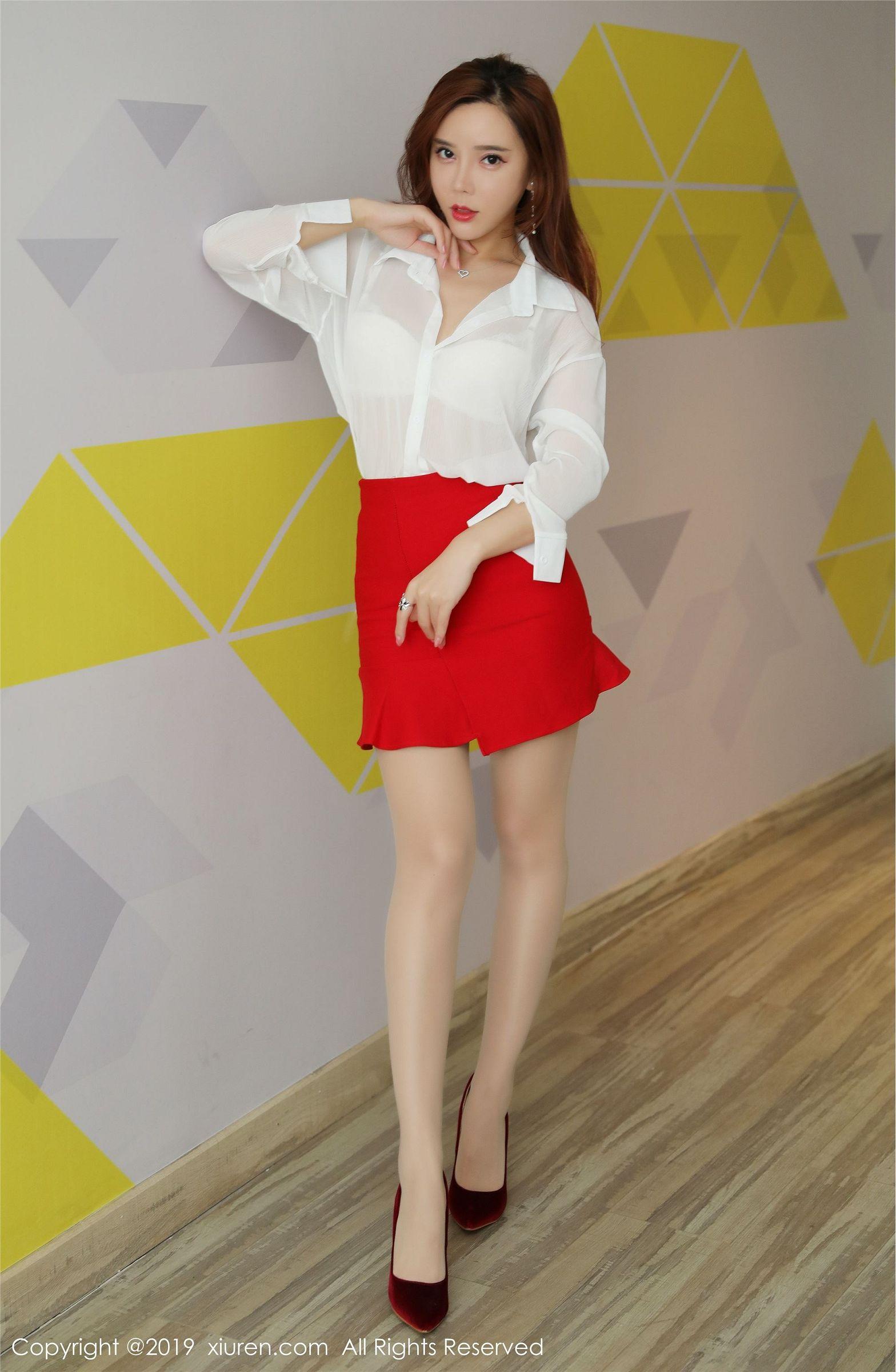 [XIUREN秀人网] 2019.12.25  No.1879 朦胧丝_袜极致诱人 艾小青_p001