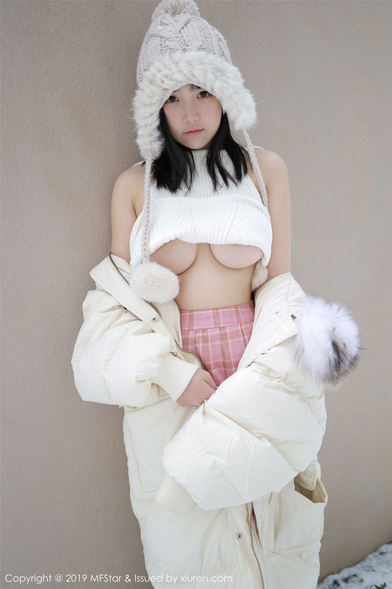 [MFStar模范学院] 2019.12.30 VOL.246 室外冰天雪地街头上 徐微微mia_p044
