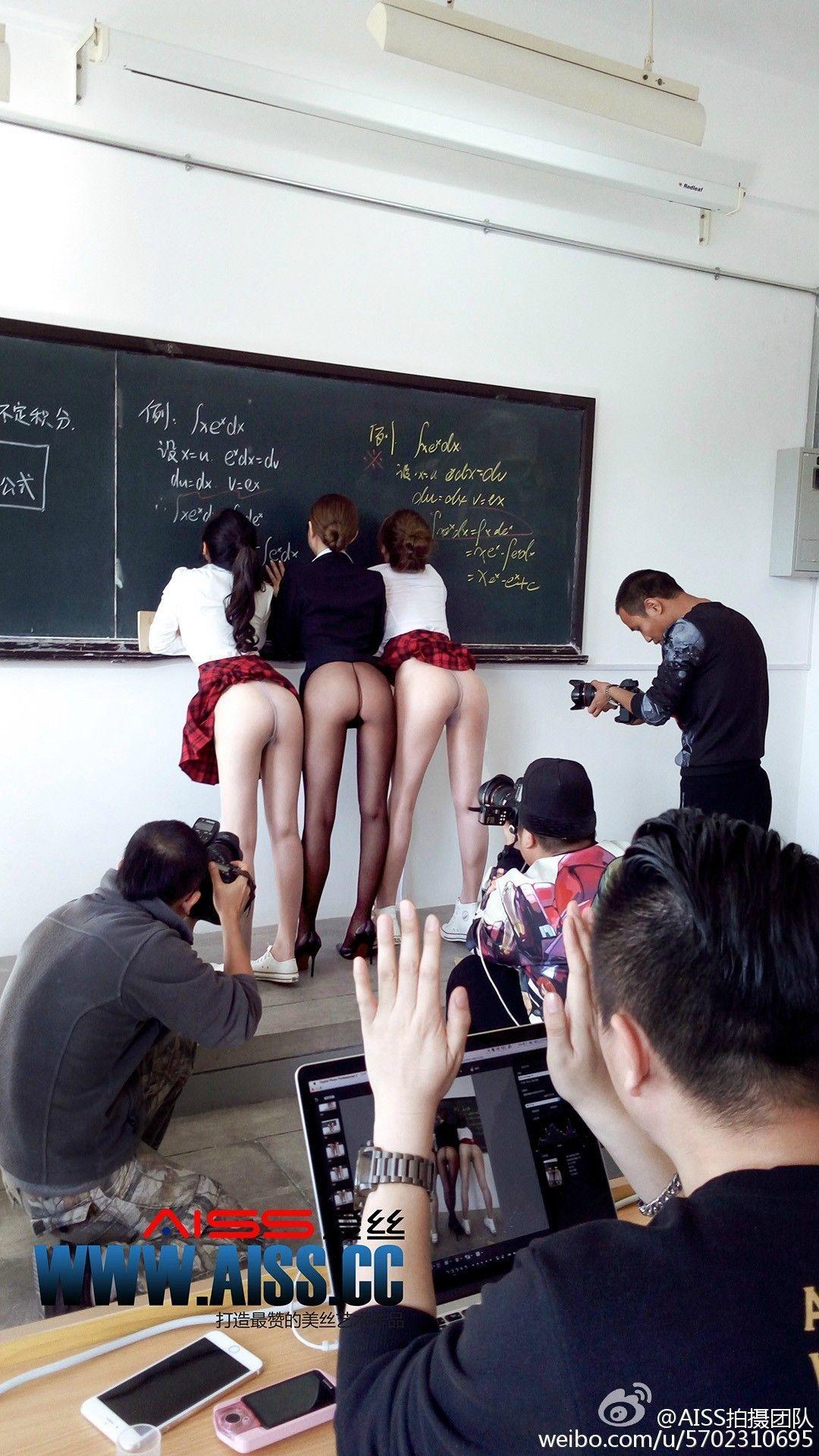 [AISS爱丝钻石] 丝袜美腿外拍 NO.073 圣诞丝袜狂欢_p007