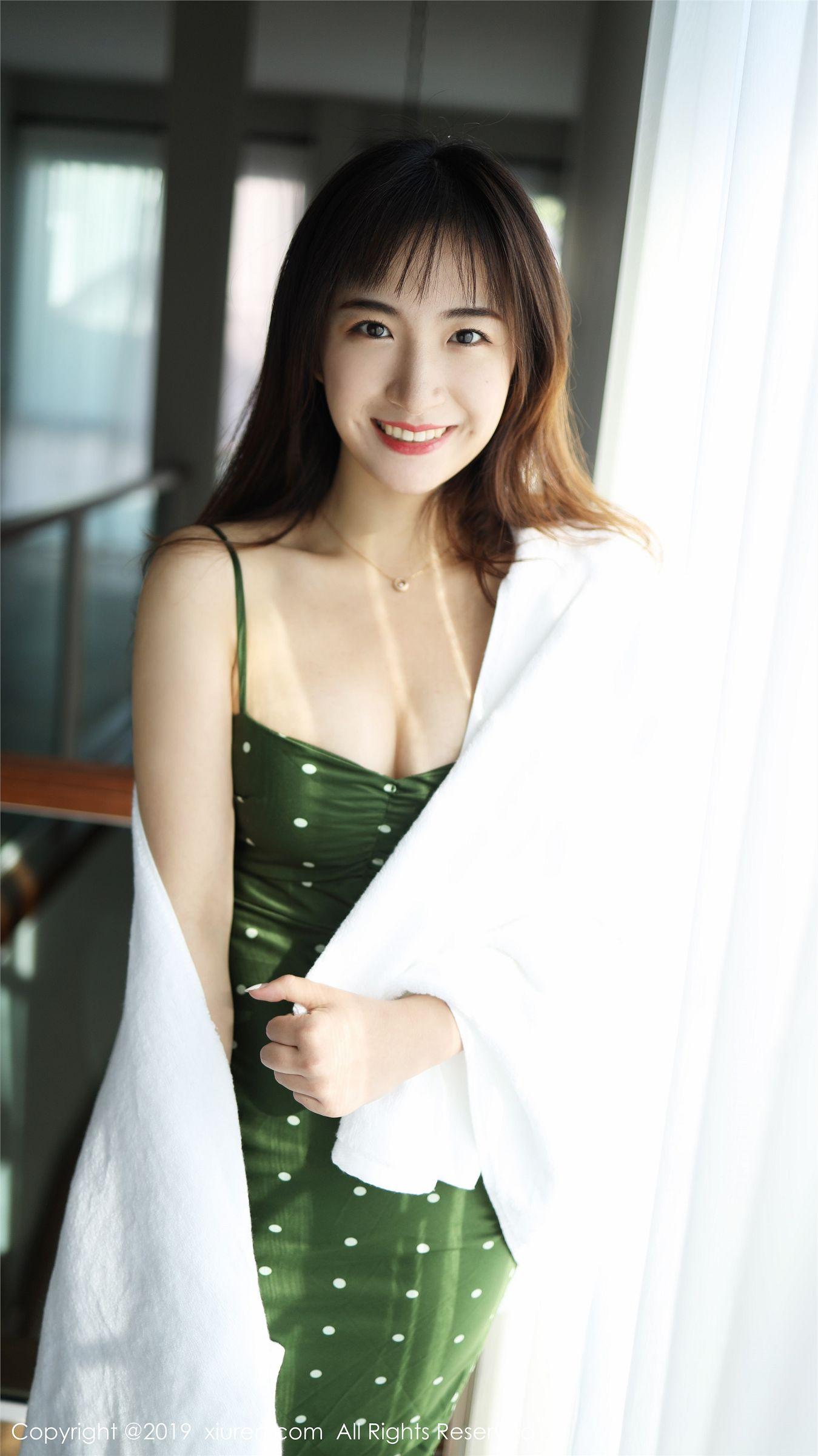 [XIUREN秀人网] 2019.12.30 NO.1892 室外小清新 艺儿拿铁_p010