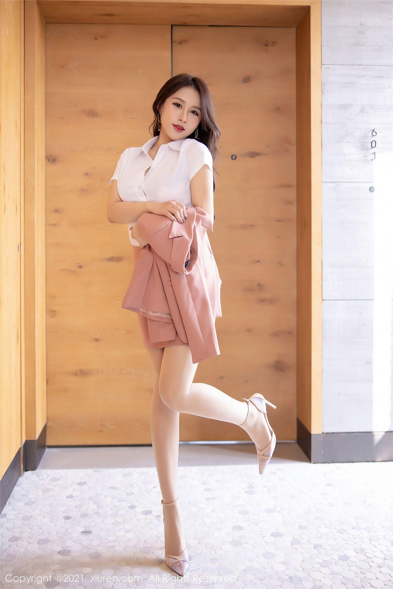 [XIUREN秀人网] 2021.03.15 NO.3202 徐安安 制服 美腿_p017