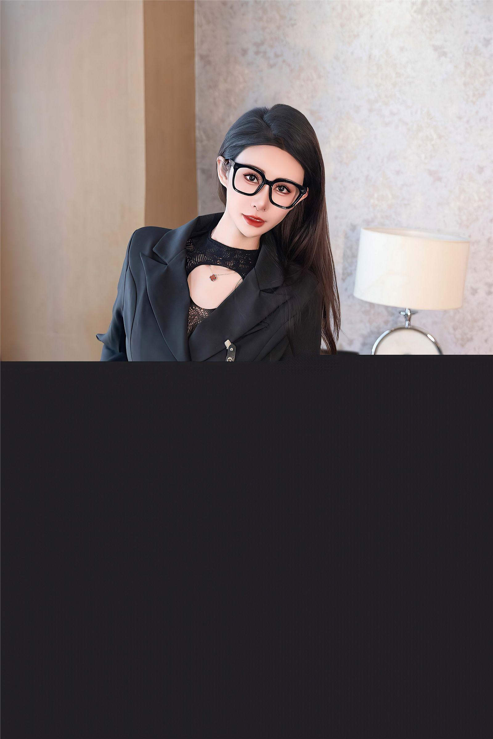 [XIUREN秀人网] 2025.04.01 NO.10095 艺艺yiyi_p002