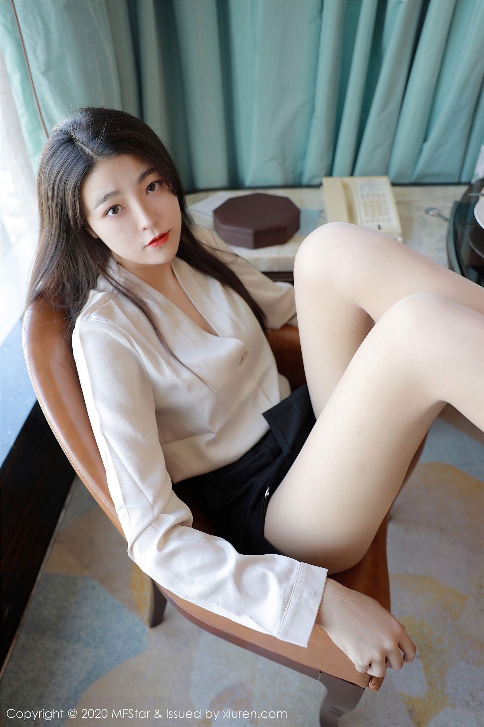 [MFStar模范学院] 2020.11.30 NO.418 Laura苏雨彤_p010