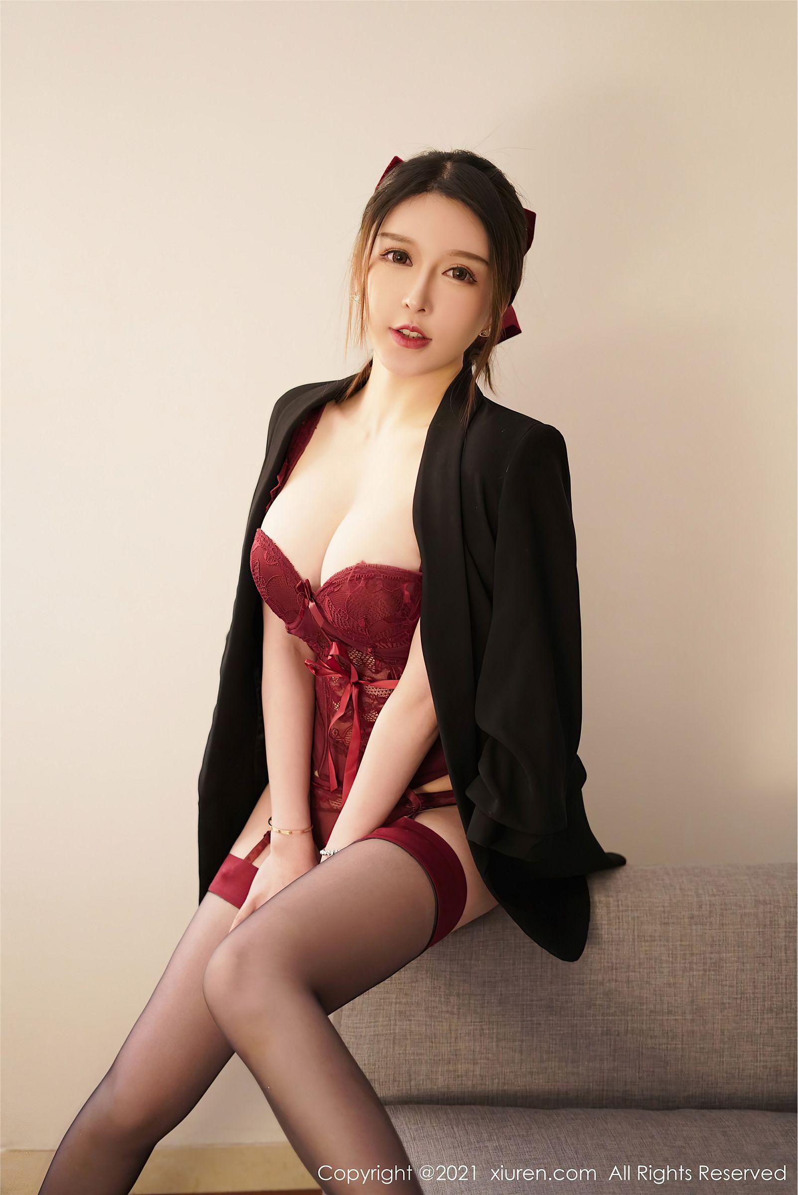 [XIUREN秀人网] 2021.03.16 NO.3204 玉兔miki 吊袜 美腿_p056