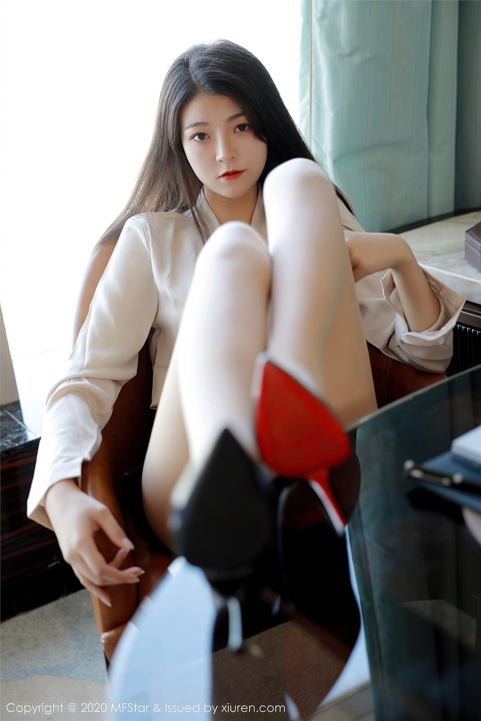 [MFStar模范学院] 2020.11.30 NO.418 Laura苏雨彤_p011