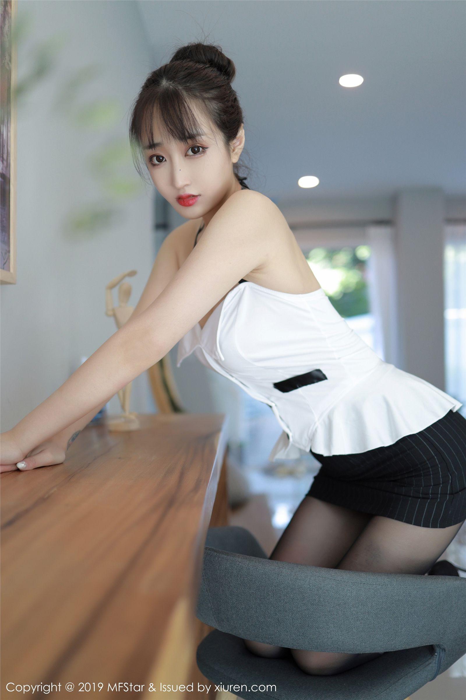 [MFStar模范学院] 2019.12.05 Vol.238 Betty林子欣_p050