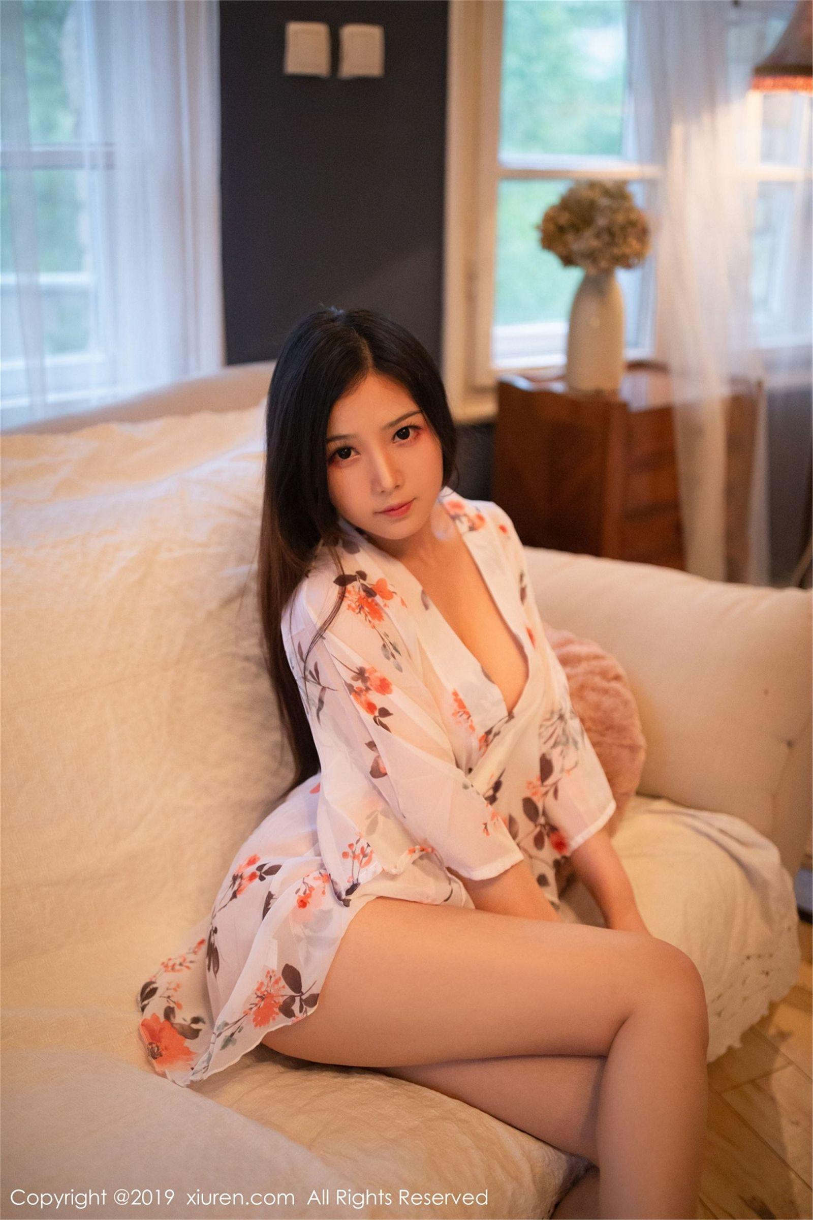 [XIUREN秀人网] 2019.05.30 NO.1478 低胸开襟魅惑 徐微微mia_p001