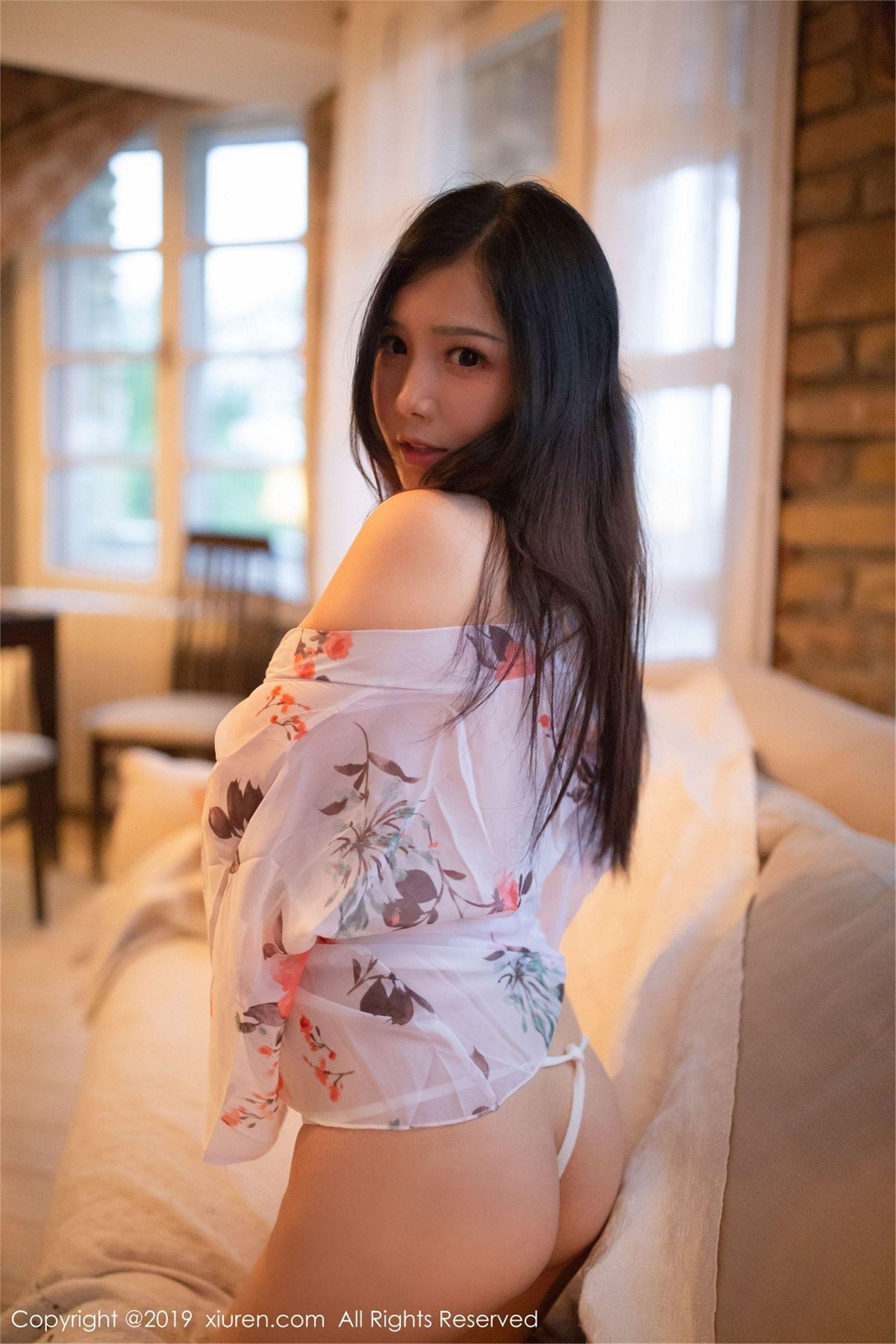 [XIUREN秀人网] 2019.05.30 NO.1478 低胸开襟魅惑 徐微微mia_p017