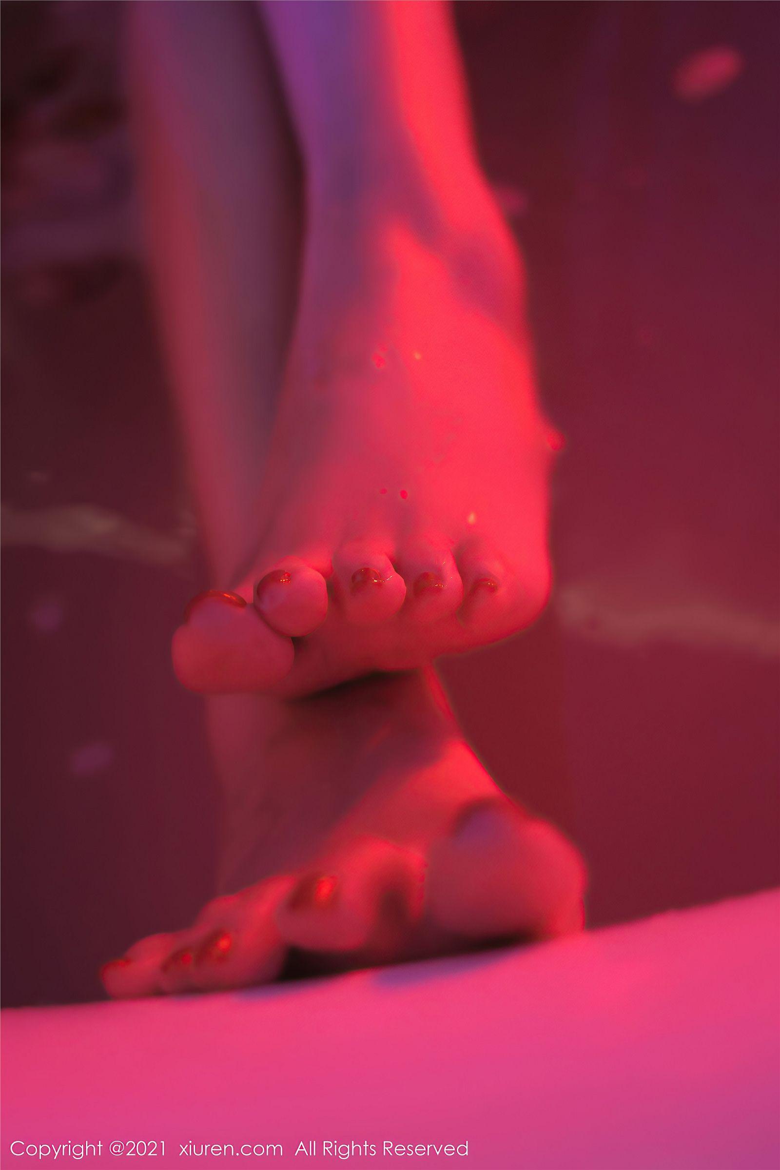 [XIUREN秀人网] 2021.11.17 NO.4227 田冰冰_p042