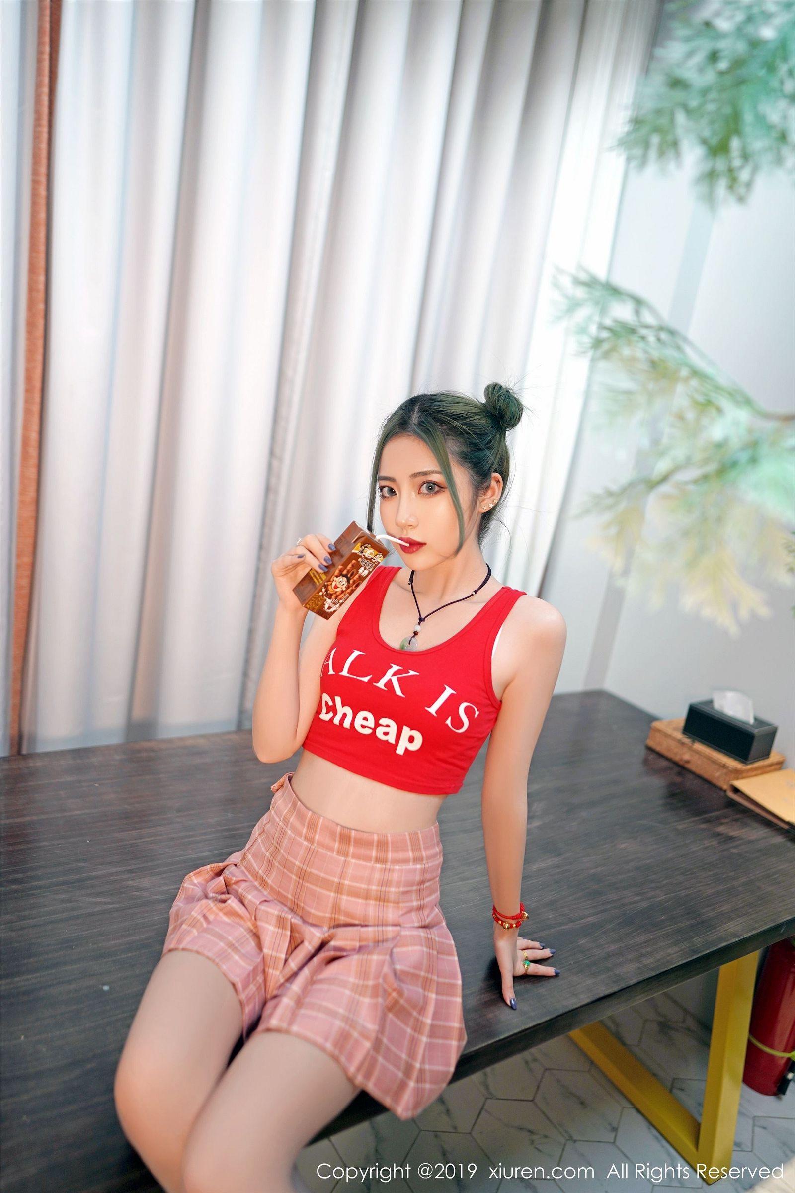 [XIUREN秀人网] 2019.07.16 NO.1550 拥有清秀的容颜与曼妙的身材 贾诗晗_p035