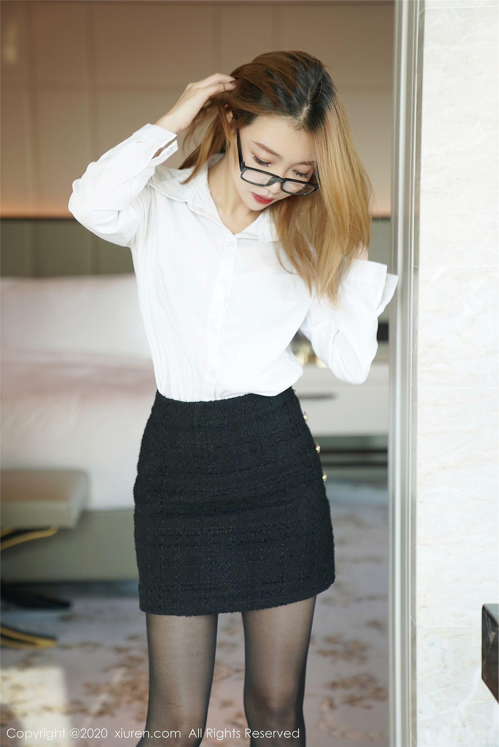 [XIUREN秀人网] 2020.10.26 NO.2695 冯木木LRIS_p002