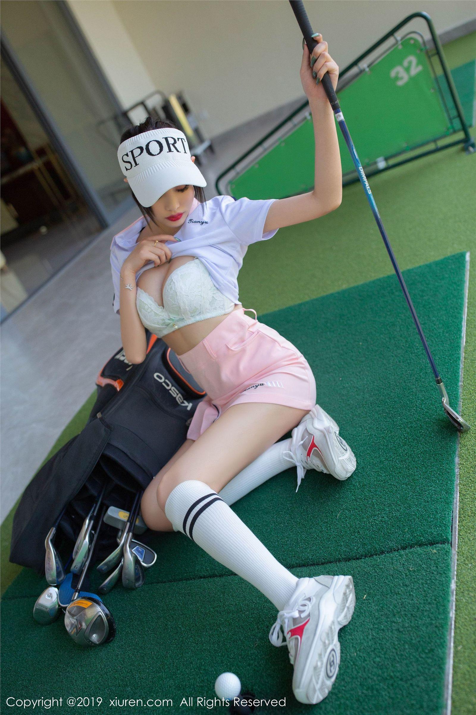 [XIUREN秀人网] 2019.12.24 NO.1874 高尔夫性_感女神 杨晨晨sugar_p063