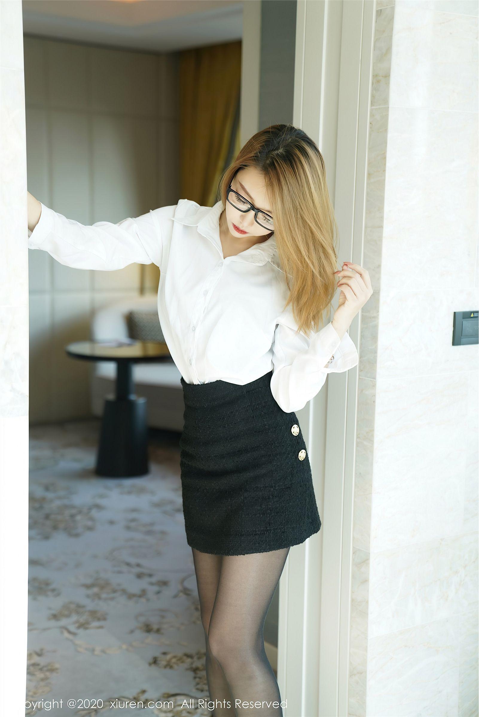 [XIUREN秀人网] 2020.10.26 NO.2695 冯木木LRIS_p063