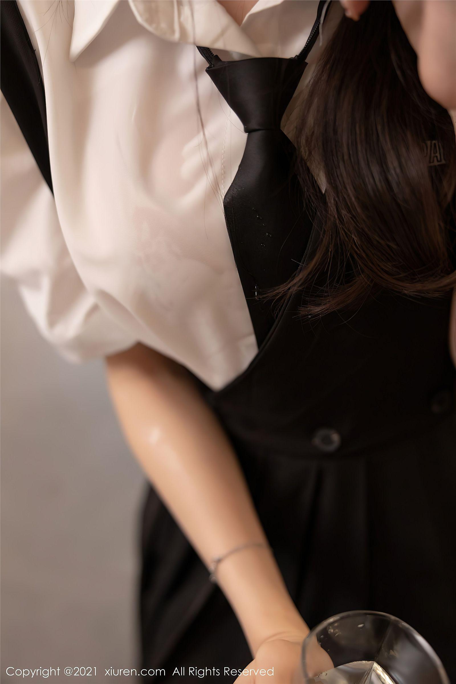 [XIUREN秀人网] 2021.07.08 NO.3643 芝芝Booty_p006