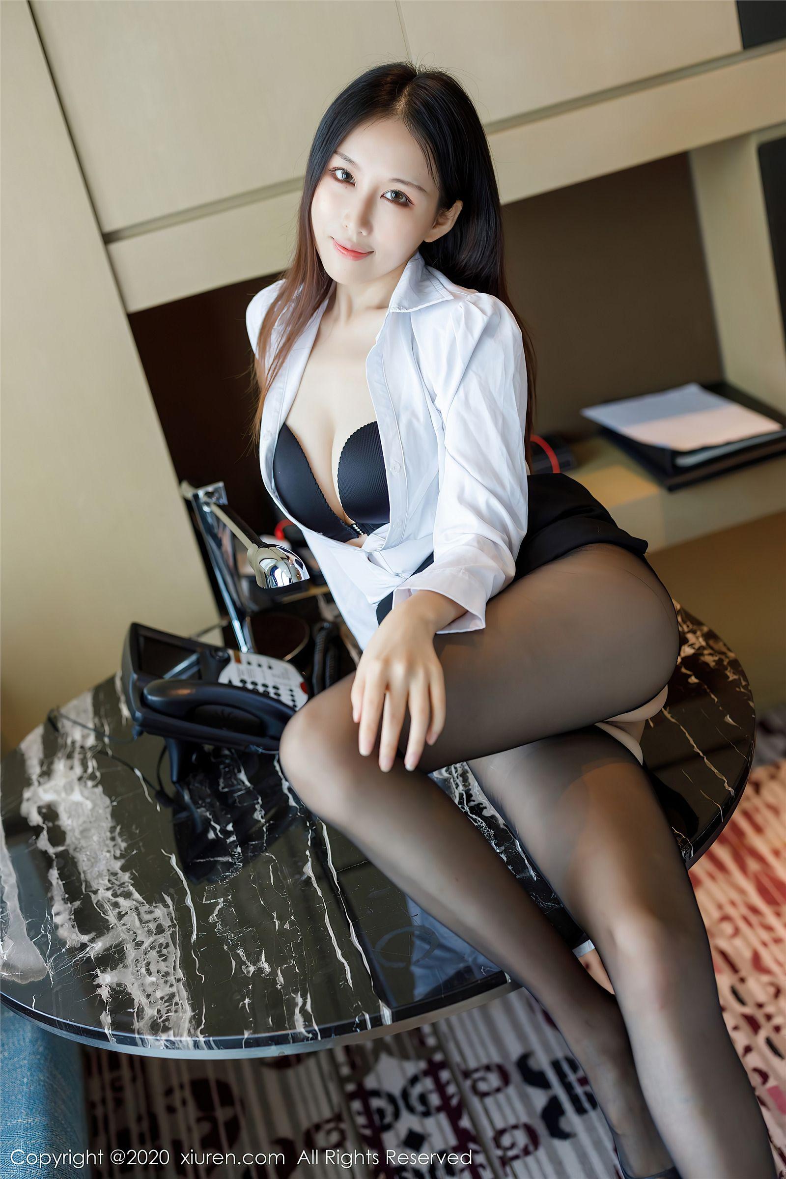 [XIUREN秀人网] 2020.10.14 NO.2649 月音瞳_p023