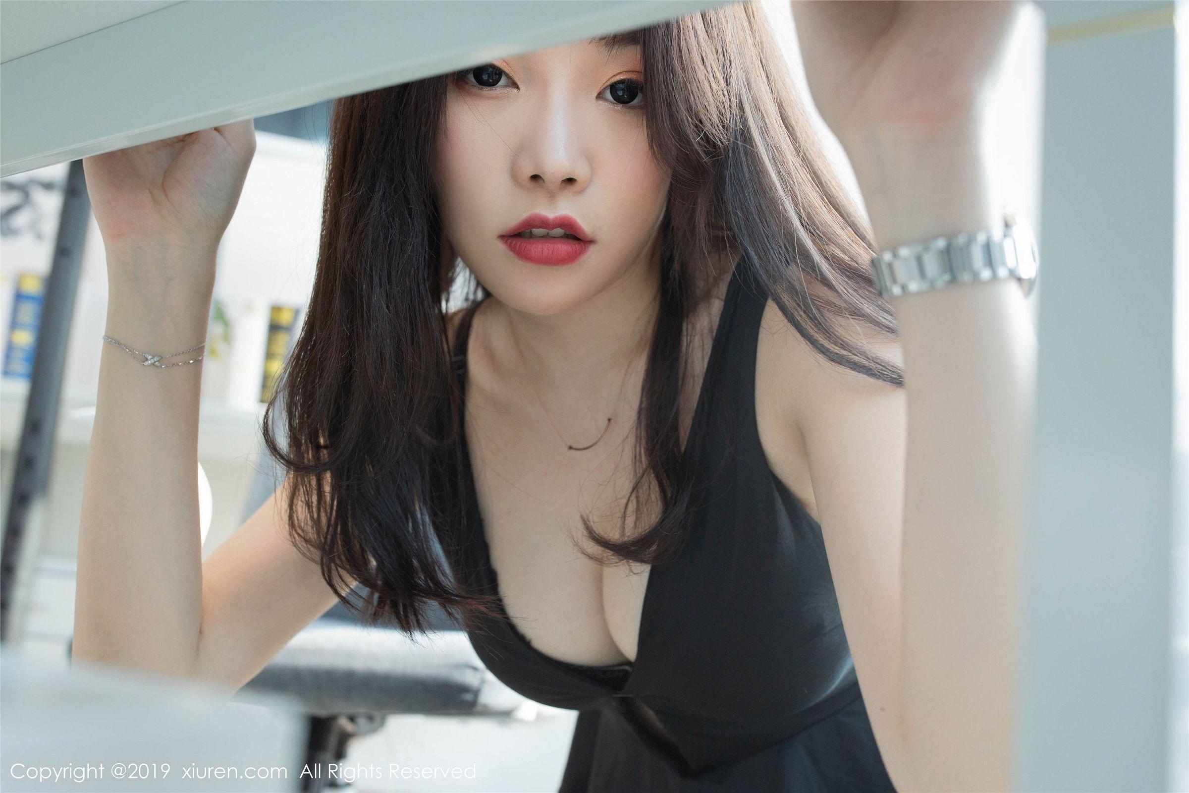 [XIUREN秀人网] 2019.10.29 NO.1757 芝芝Booty_p021
