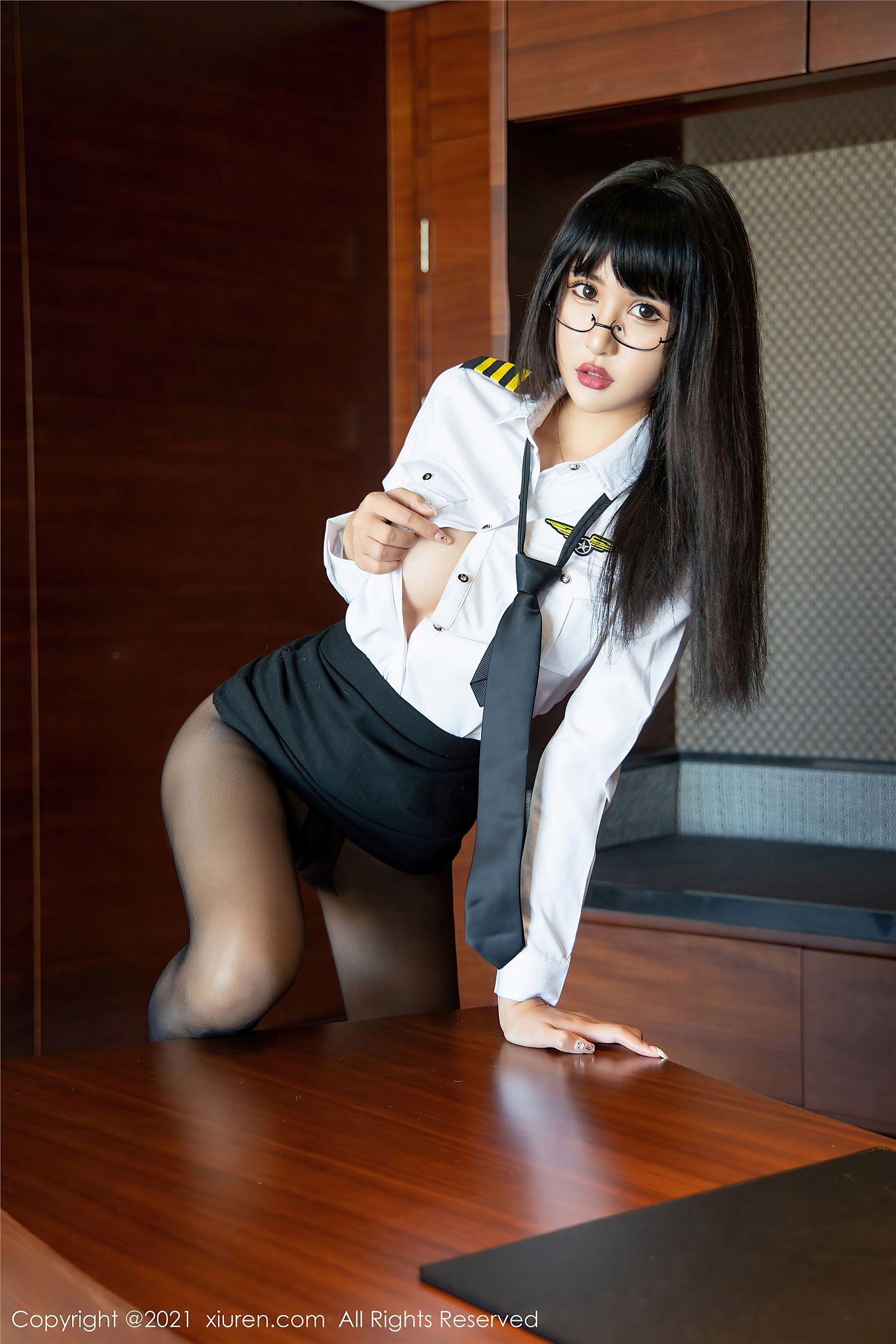 [XIUREN秀人网] 2021.11.12 NO.4207 Emily尹菲_p023