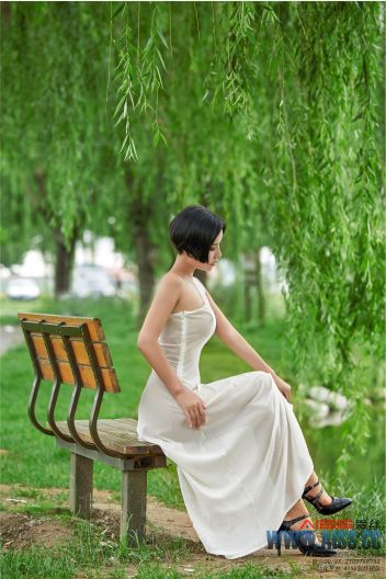 [AISS爱丝钻石] 经典丝袜美腿外拍 美丝灵儿_p030