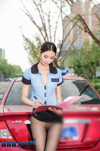 [AISS爱丝钻石] 丝袜美腿外拍 NO.061 长腿警员_p035