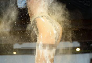 [AISS爱丝钻石] 丝袜美腿外拍 NO.45《过年回家》之回家篇_p024