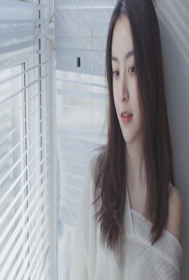 感染她嘴唇的欲望